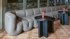 Graues Ledersofa von Desede Switzerland mit geschwungenem Design im eleganten Restaurantambiente.