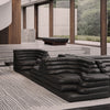 Schwarzes Ledersofa von Desede Switzerland mit geschwungenem Design in modernem Wohnraum.
